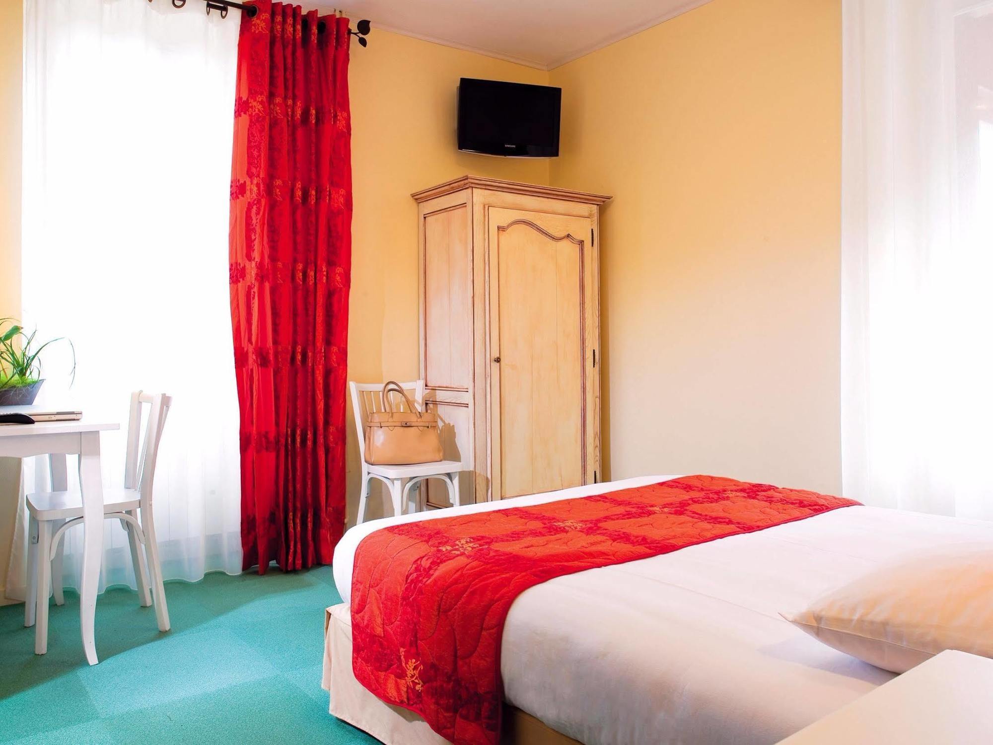 Logis Hotel Restaurant Les Cedres Joyeuse Exterior foto